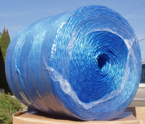 POLY-CTBLUE: 1250' BLUE POLY CHRISTMAS TREE TWINE