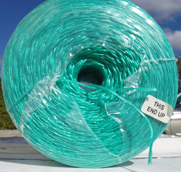 POLY-CTGRN: 1500' GREEN POLY CHRISTMAS TREE TWINE
